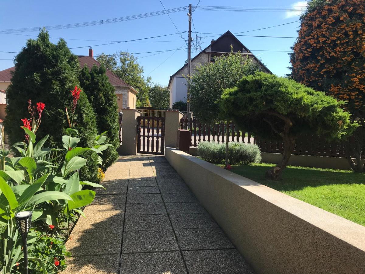 Apartman Tinasol Mosonmagyaróvár Buitenkant foto